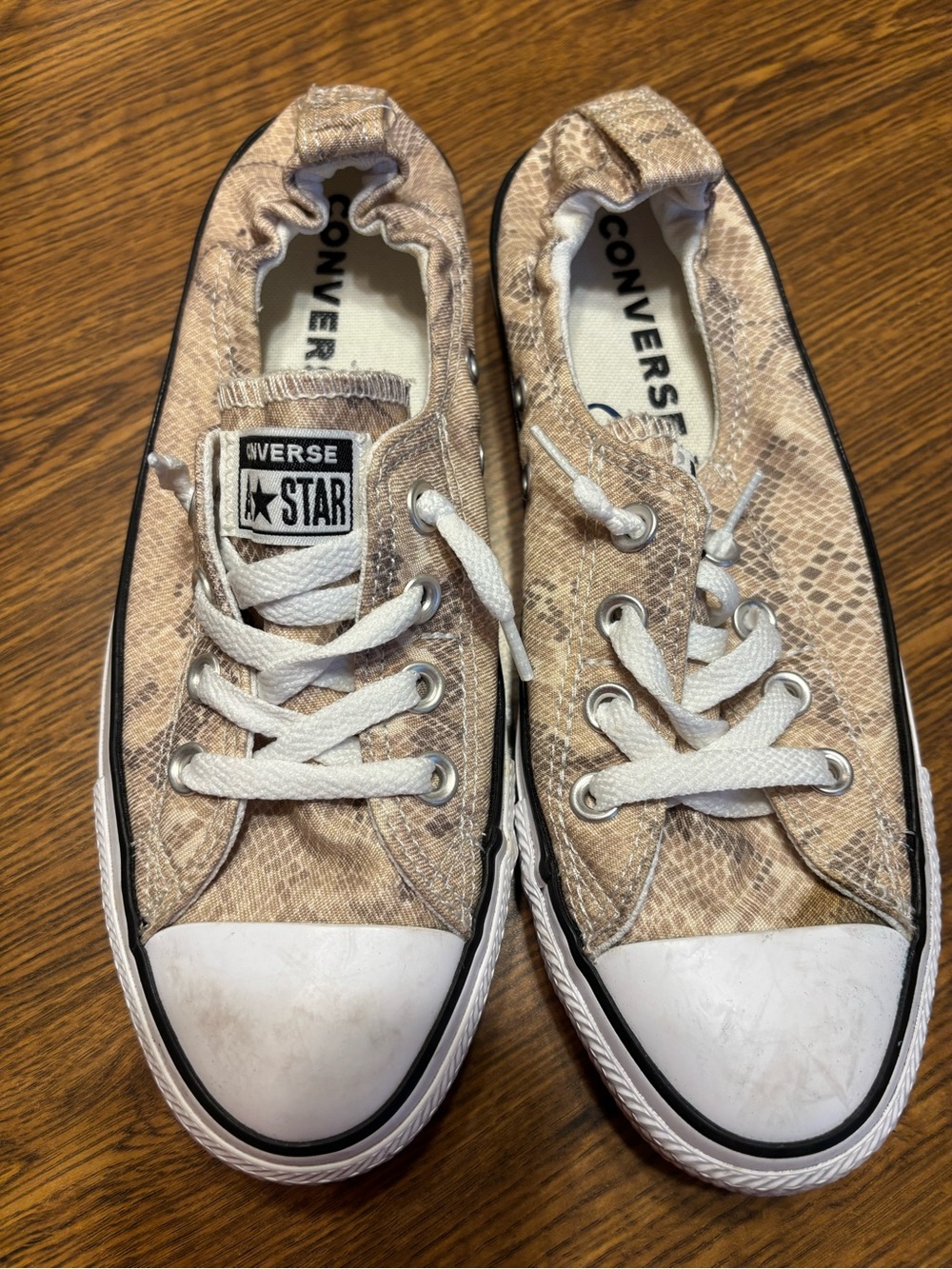 Converse Low Top Sneakers in Light Beige Snake Print